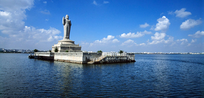 #alt_tagThe Hussain Sagar Lake in Hyderabad.